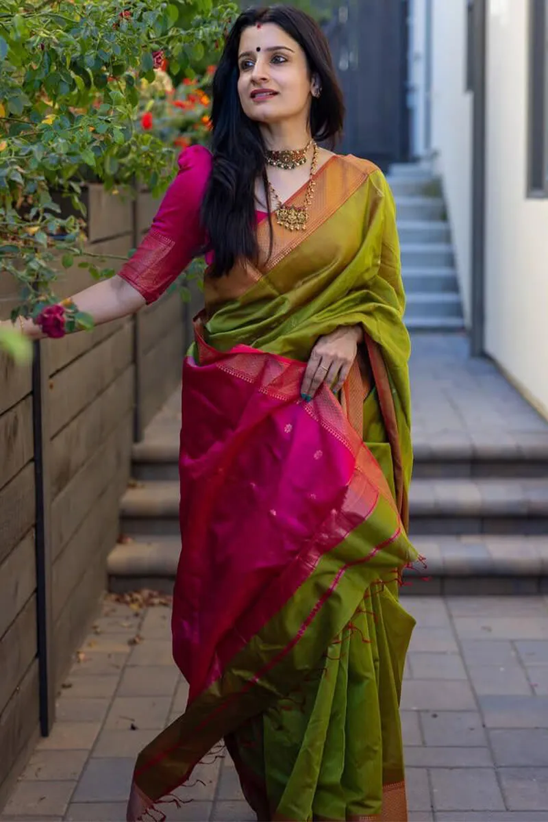 Exquisite Green Soft Silk Saree With Lissome Blouse Piece