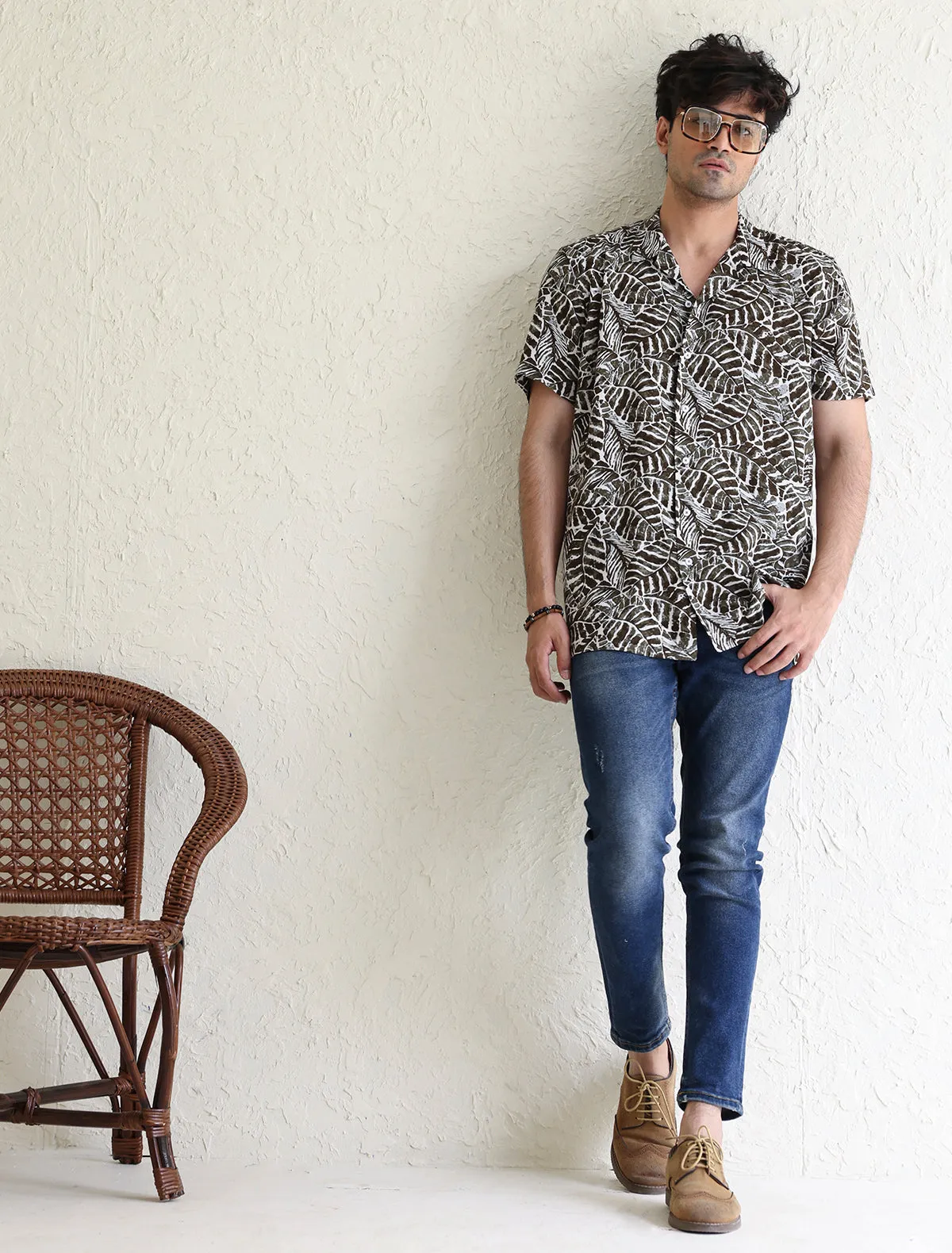 GRAY TROPICAL LEAF PRINT SHIRT