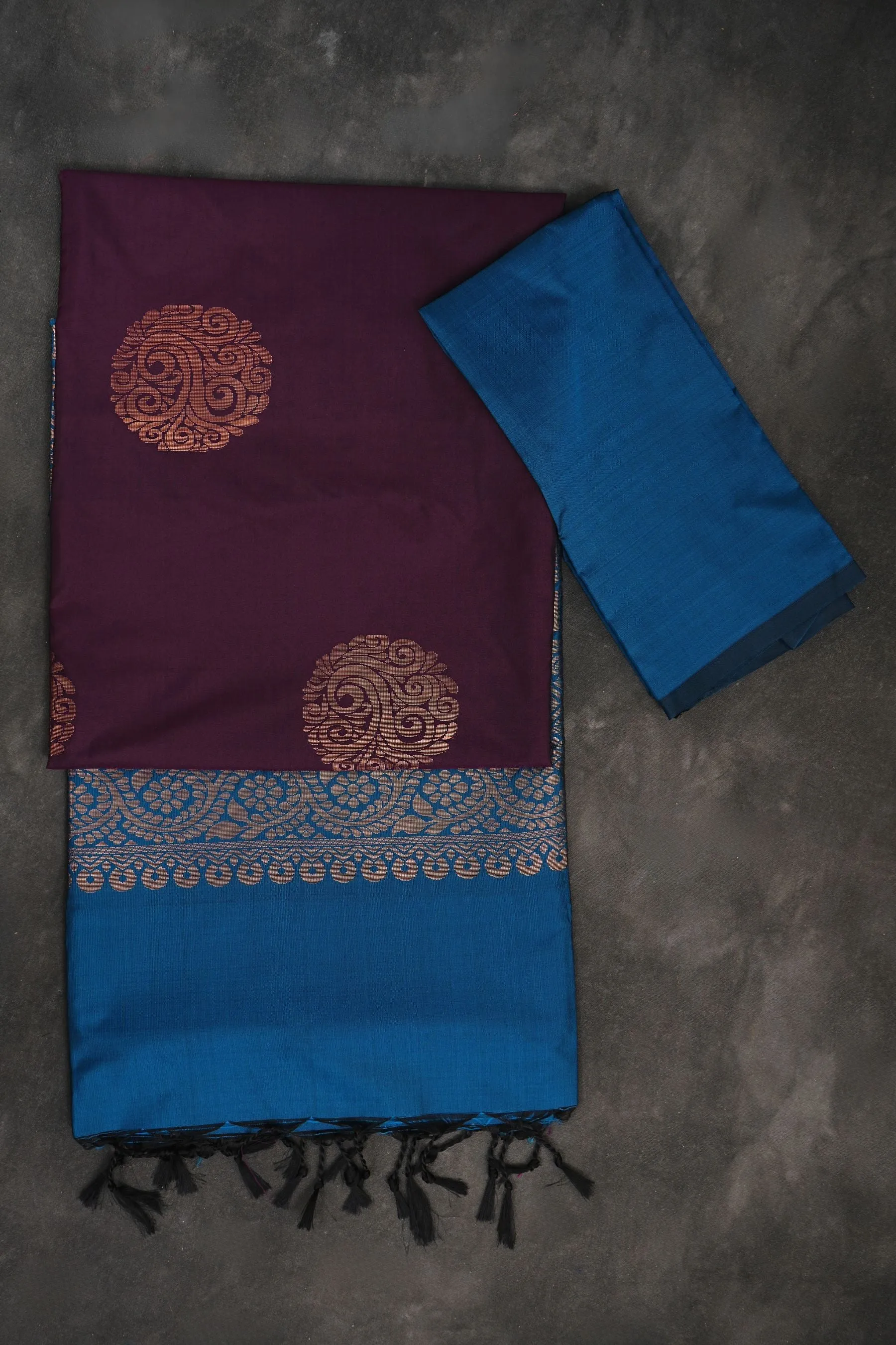 Handwoven Kanchipuram Blended Silk Saree: Traditional and Elegant