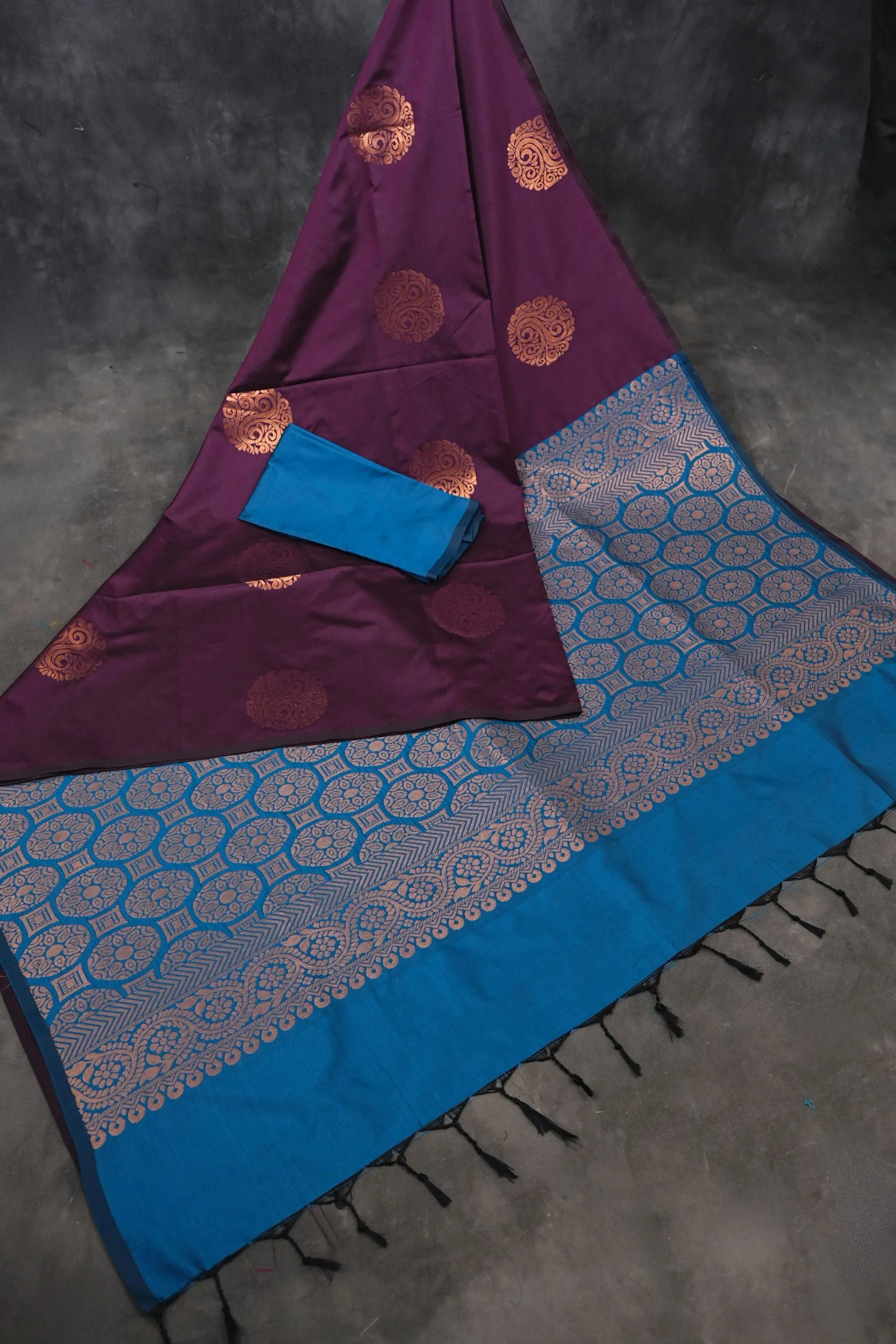 Handwoven Kanchipuram Blended Silk Saree: Traditional and Elegant