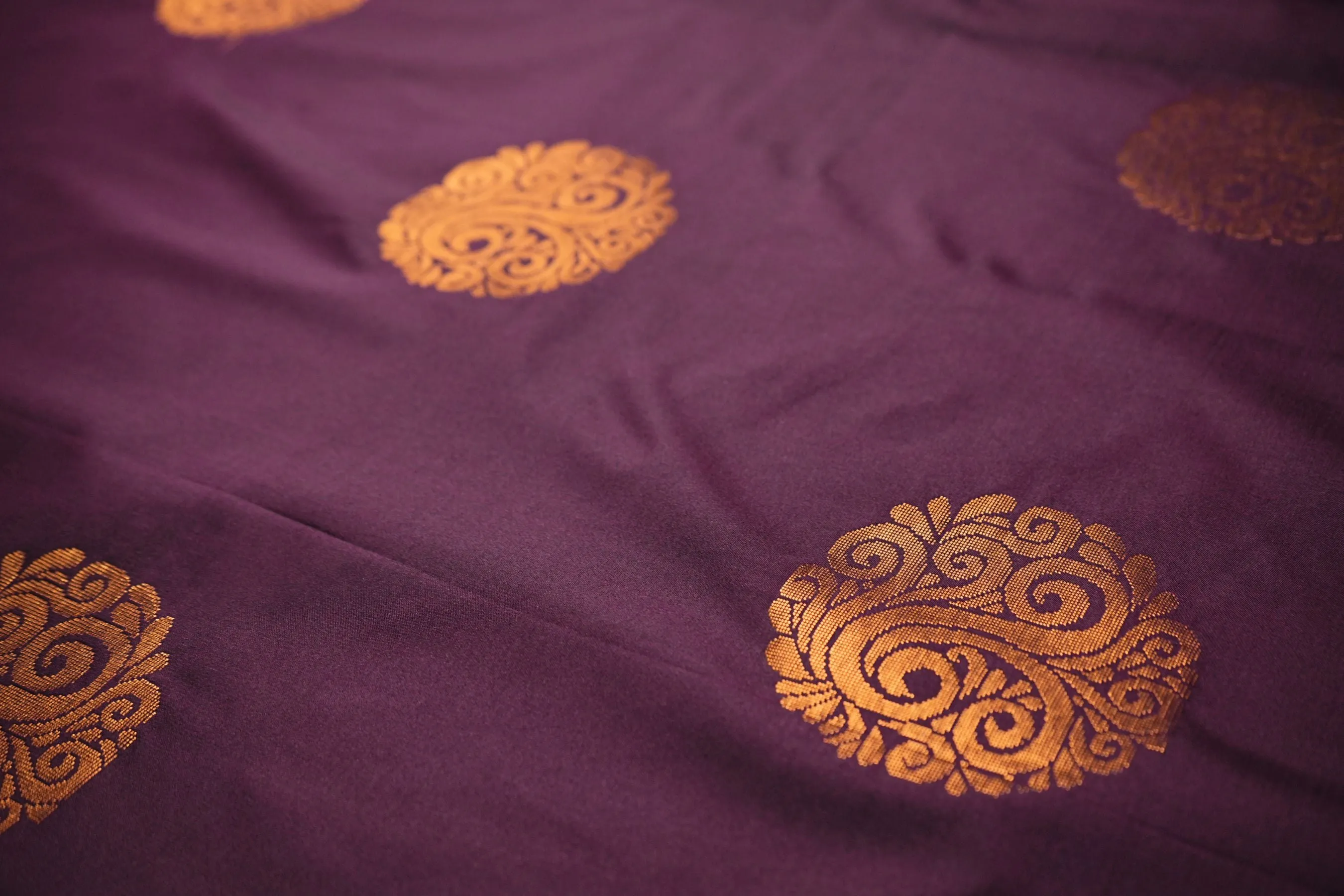 Handwoven Kanchipuram Blended Silk Saree: Traditional and Elegant