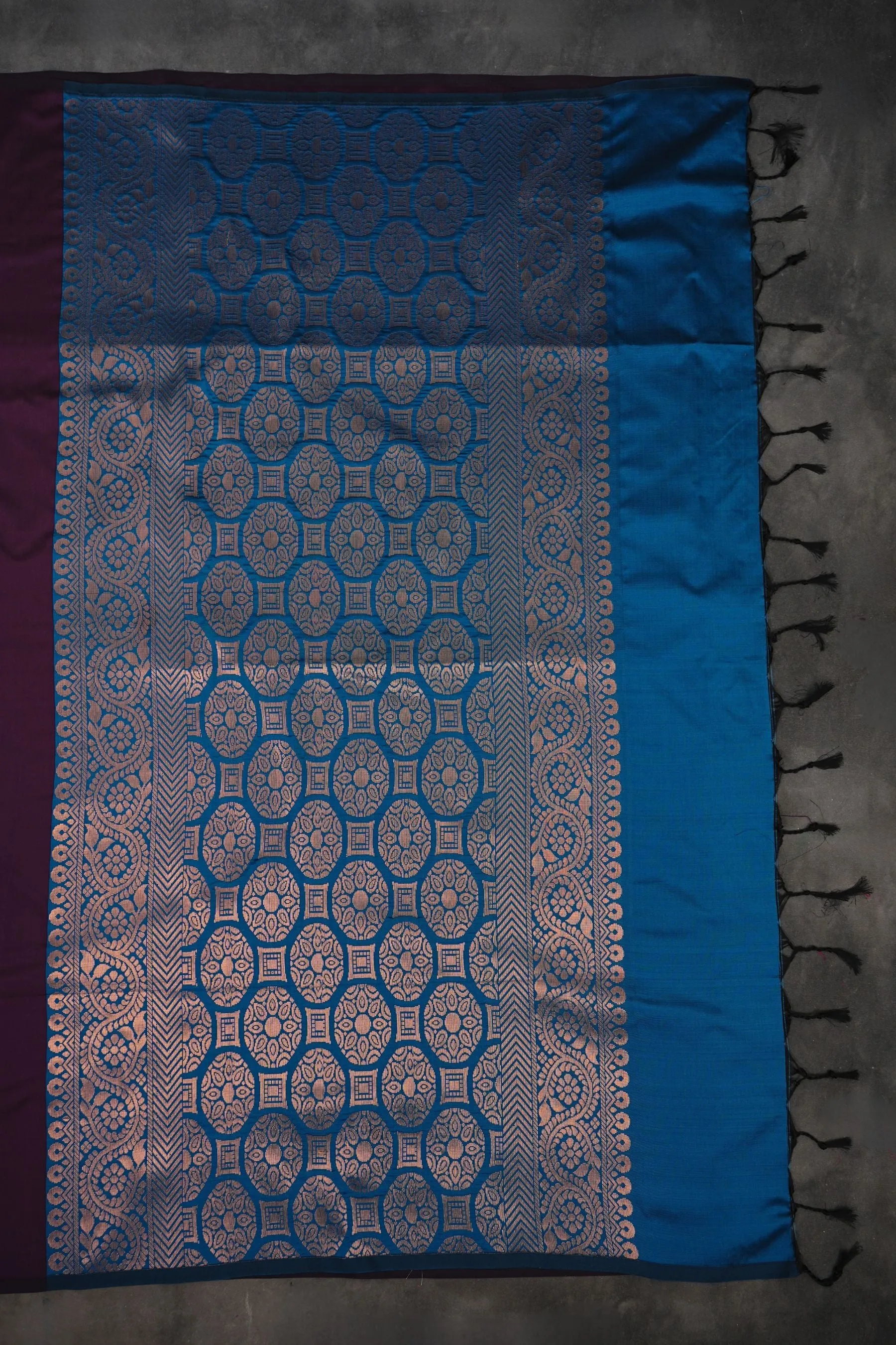 Handwoven Kanchipuram Blended Silk Saree: Traditional and Elegant